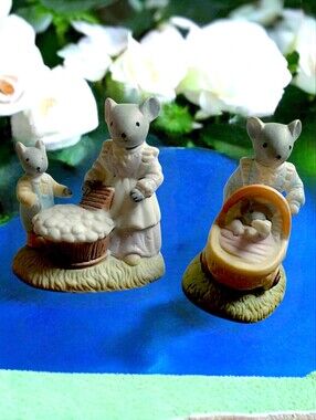 Mama And Baby Mice Figurine Set